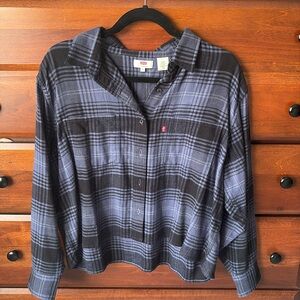 Levi’s cropped plaid fleece